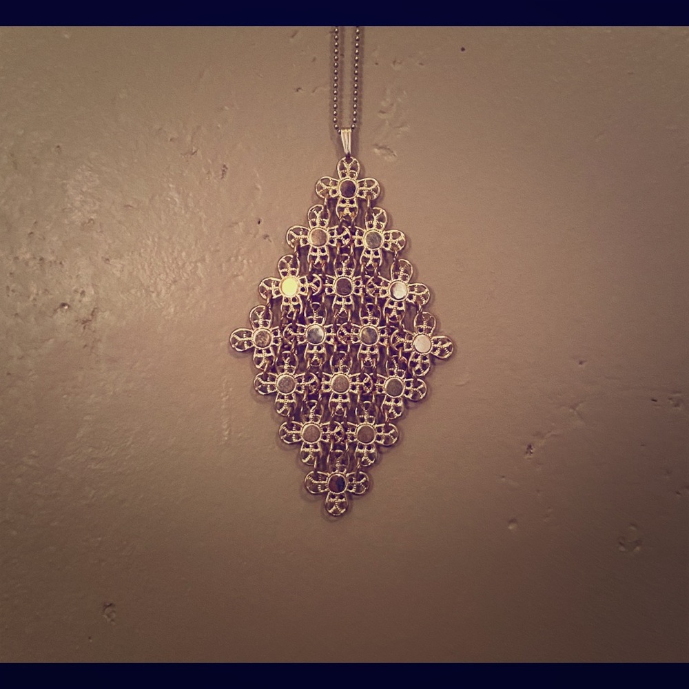 Vintage 60s/70s gold daisy pendant